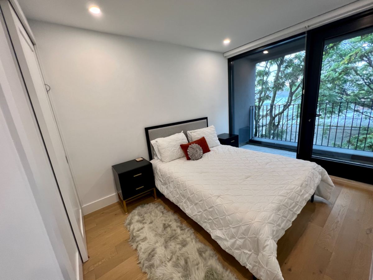 GORGEOUS RECENT CONSTRUCTION WITH NYC SKYLINE VIEWS - Photo 8