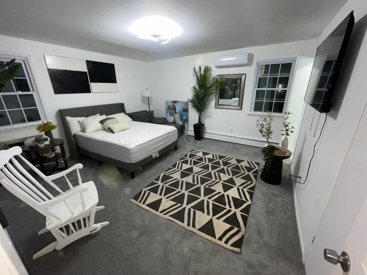 Newly renovated BR/Private/ Shared BA/Close Transportation - Photo 1