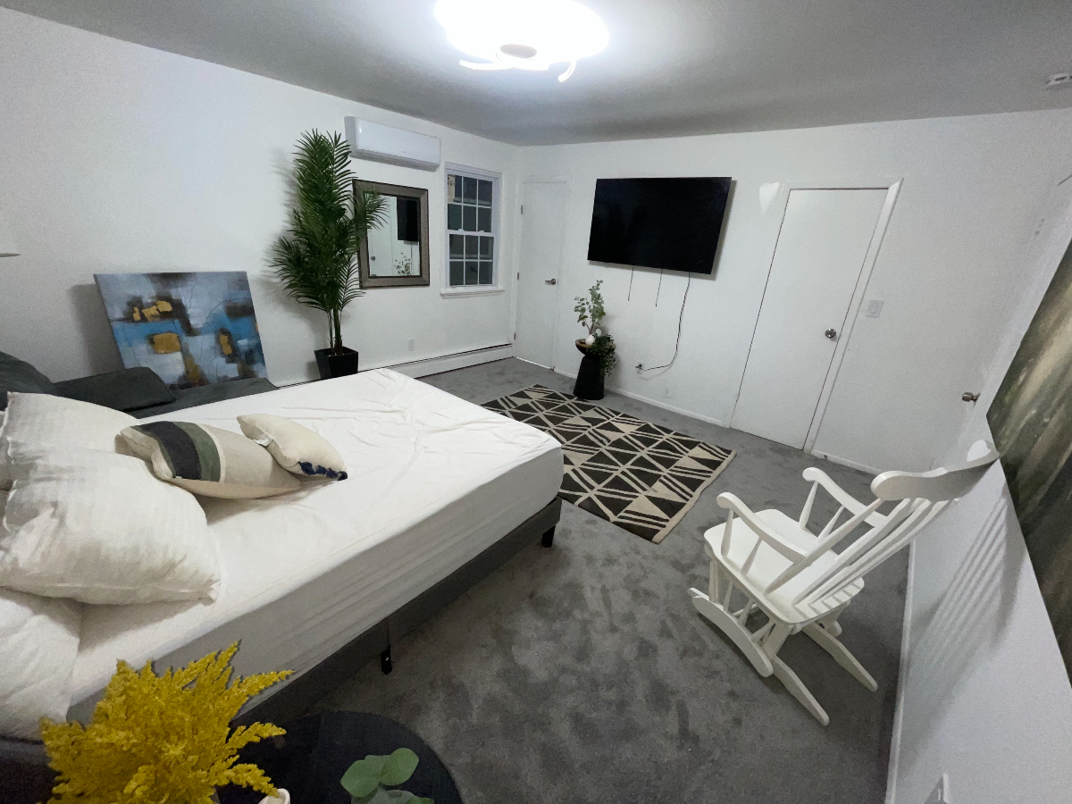 Newly renovated BR/Private/ Shared BA/Close Transportation - Photo 3