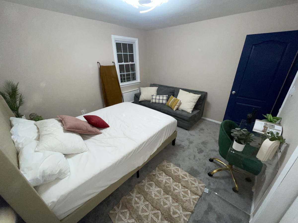 Newly renovated BR/Private/ Shared BA/Close Transportation - Photo 7
