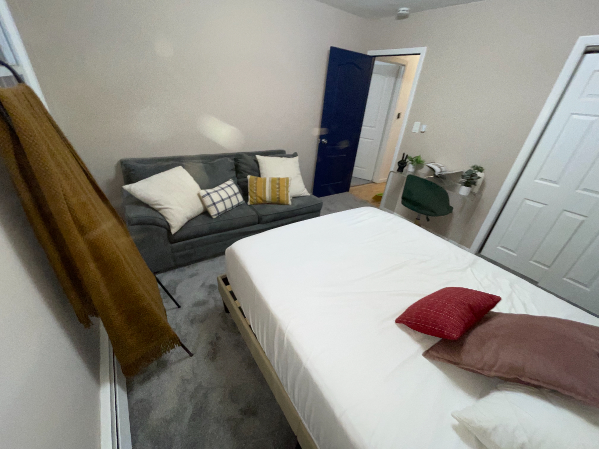 Newly renovated BR/Private/ Shared BA/Close Transportation - Photo 8