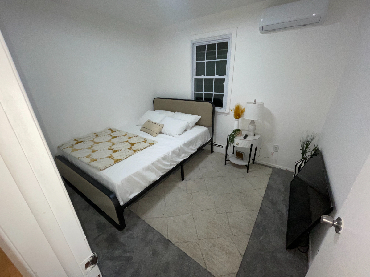 Newly renovated BR/Private/ Shared BA/Close Transportation - Photo 11