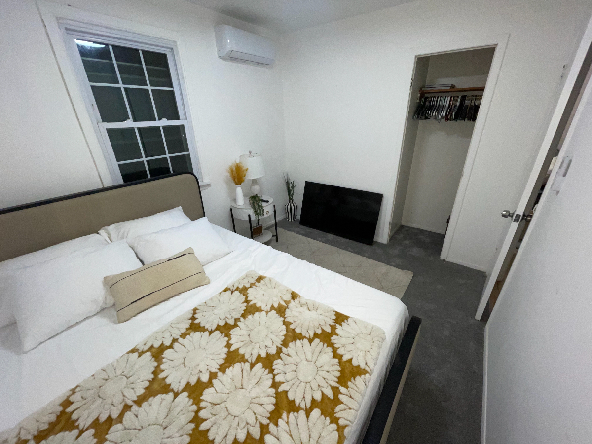 Newly renovated BR/Private/ Shared BA/Close Transportation - Photo 12