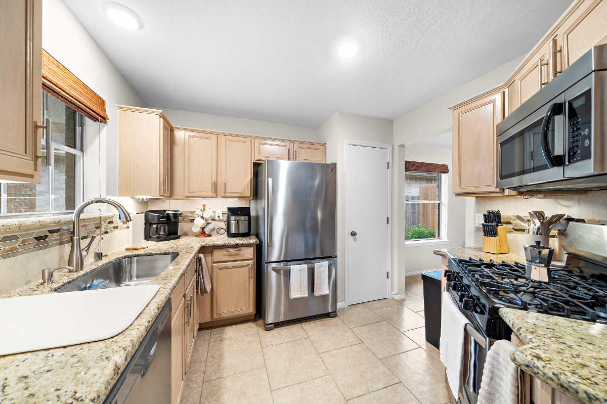 Tomball Tranquility 3BR/2BA Gem - Photo 3