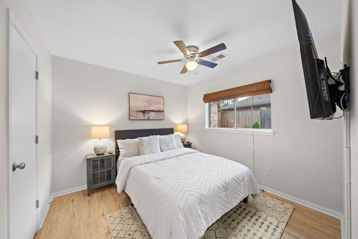 Tomball Tranquility 3BR/2BA Gem - Photo 8