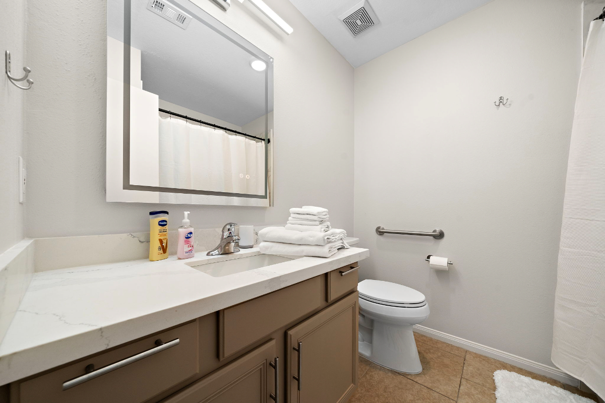 Tomball Tranquility 3BR/2BA Gem - Photo 9