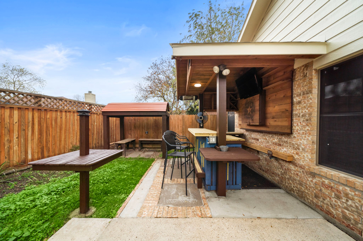 Tomball Tranquility 3BR/2BA Gem - Photo 10