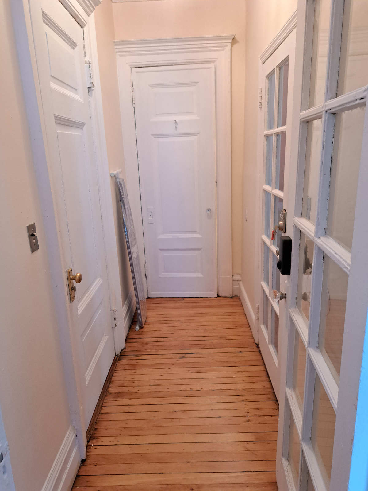 Experience the Cozy Charm of Brooklyn Living l Charming 1-Bedroom Apartment - Photo 3