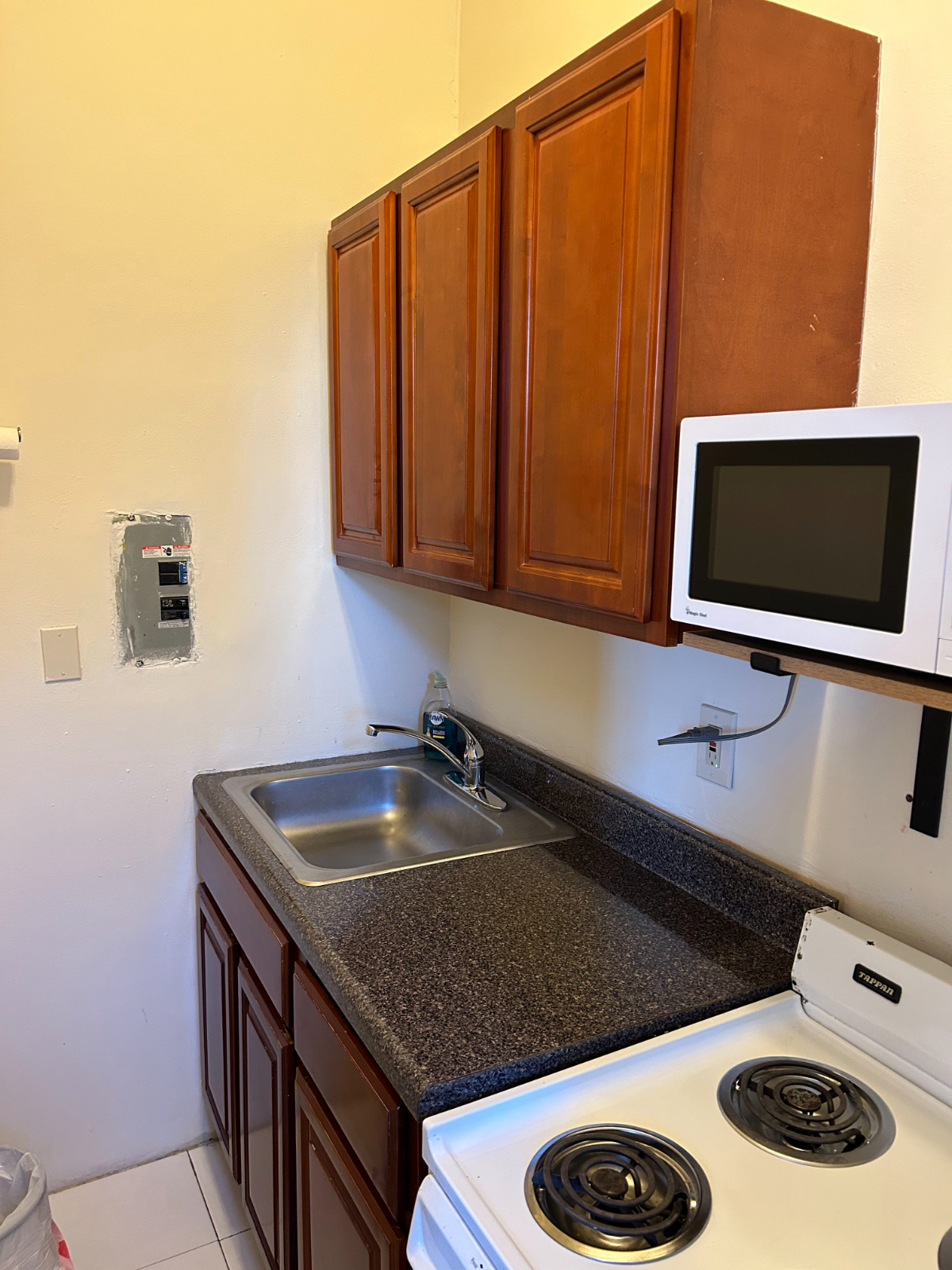 Experience the Cozy Charm of Brooklyn Living l Charming 1-Bedroom Apartment - Photo 9