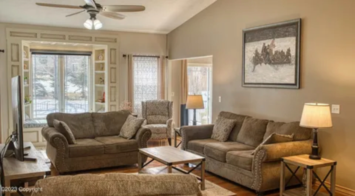 5 Bdrm 3 Bath Luxury & Cozy Retreat Fully Furnished - Your Ideal Home Away from Home - Photo 6