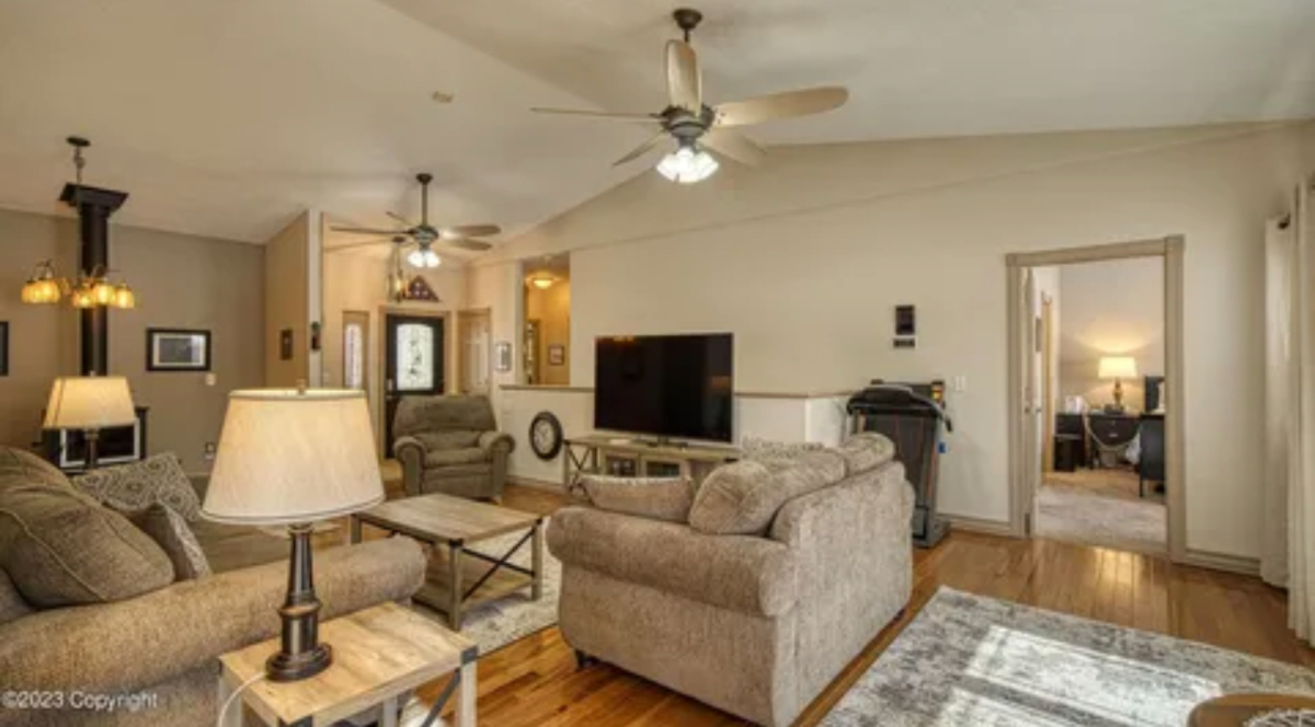 5 Bdrm 3 Bath Luxury & Cozy Retreat Fully Furnished - Your Ideal Home Away from Home - Photo 7