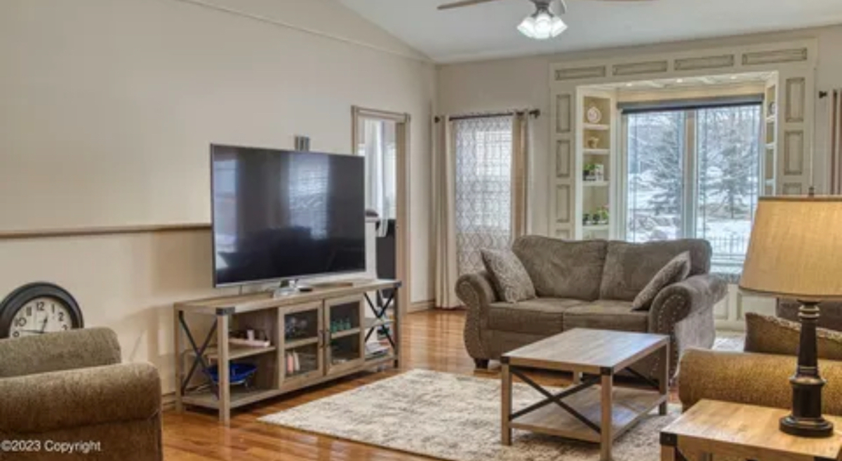 5 Bdrm 3 Bath Luxury & Cozy Retreat Fully Furnished - Your Ideal Home Away from Home - Photo 8