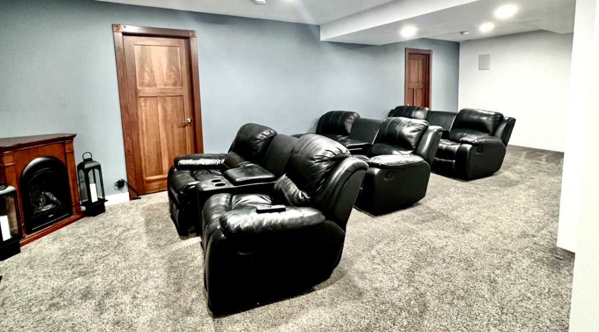 5 Bdrm 3 Bath Luxury & Cozy Retreat Fully Furnished - Your Ideal Home Away from Home - Photo 3