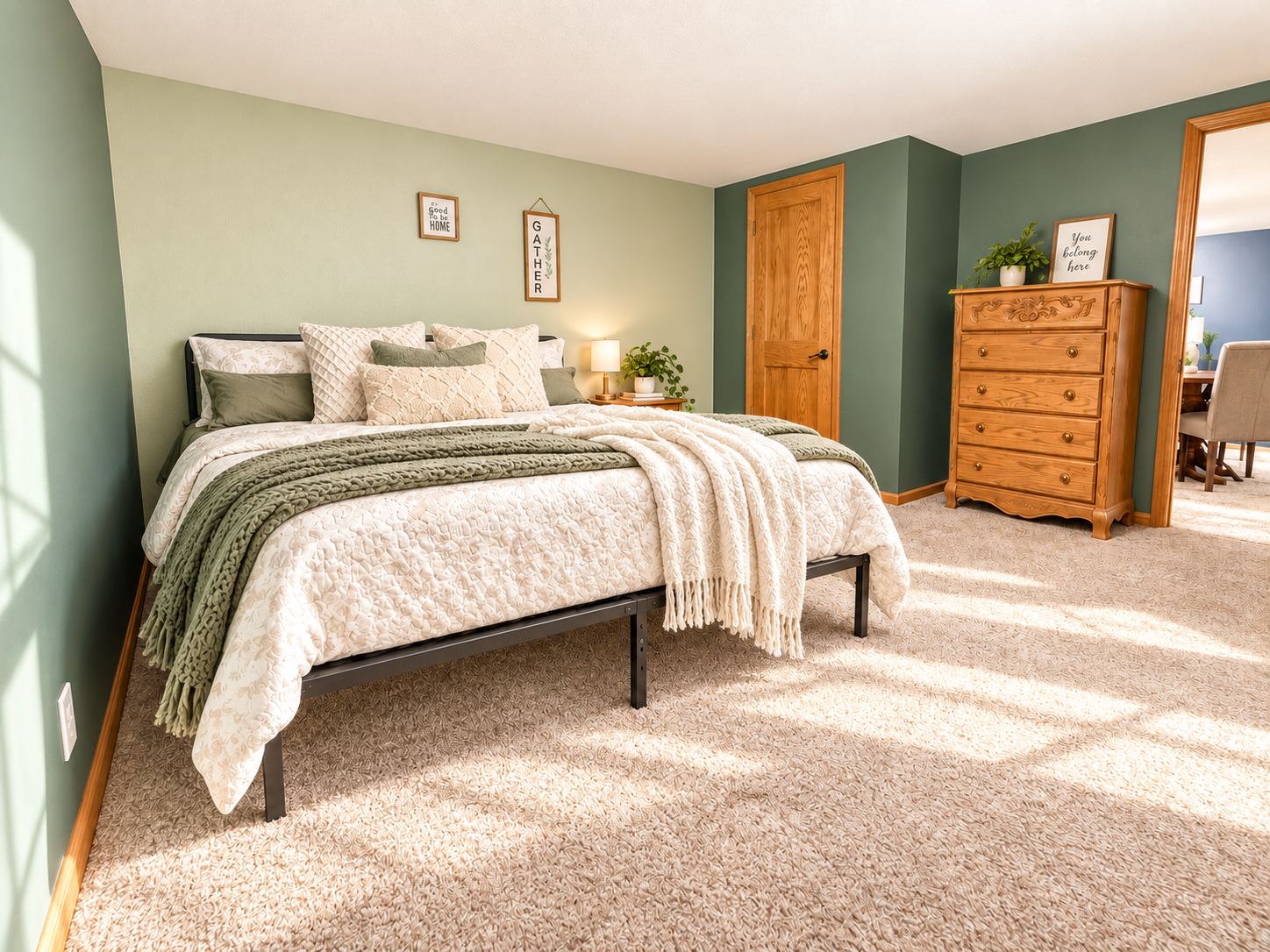 Your Crew's Home Away from Home- 5 Bedrooms 2 Living Rooms, Smart Amenities & Only 40/Night Per Room - Photo 1