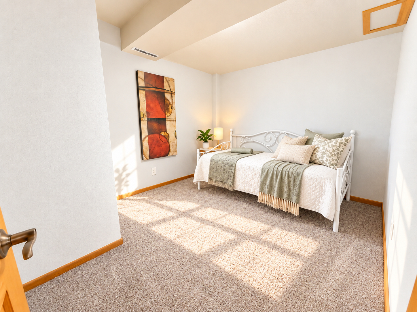 Your Crew's Home Away from Home- 5 Bedrooms 2 Living Rooms, Smart Amenities & Only 40/Night Per Room - Photo 8