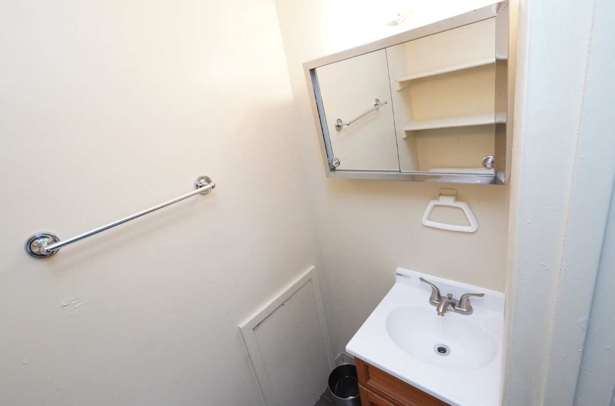Spacious Two Bedroom Furnished Apartment - Photo 7