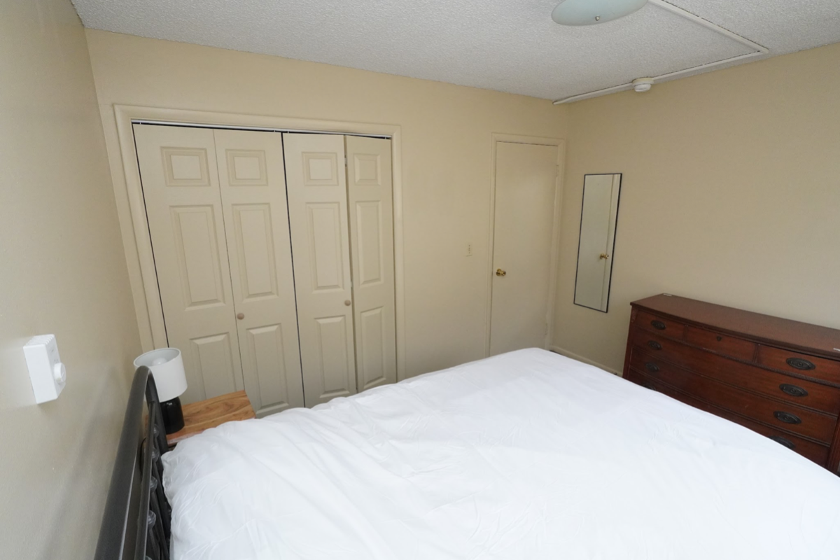 Spacious Two Bedroom Furnished Apartment - Photo 3