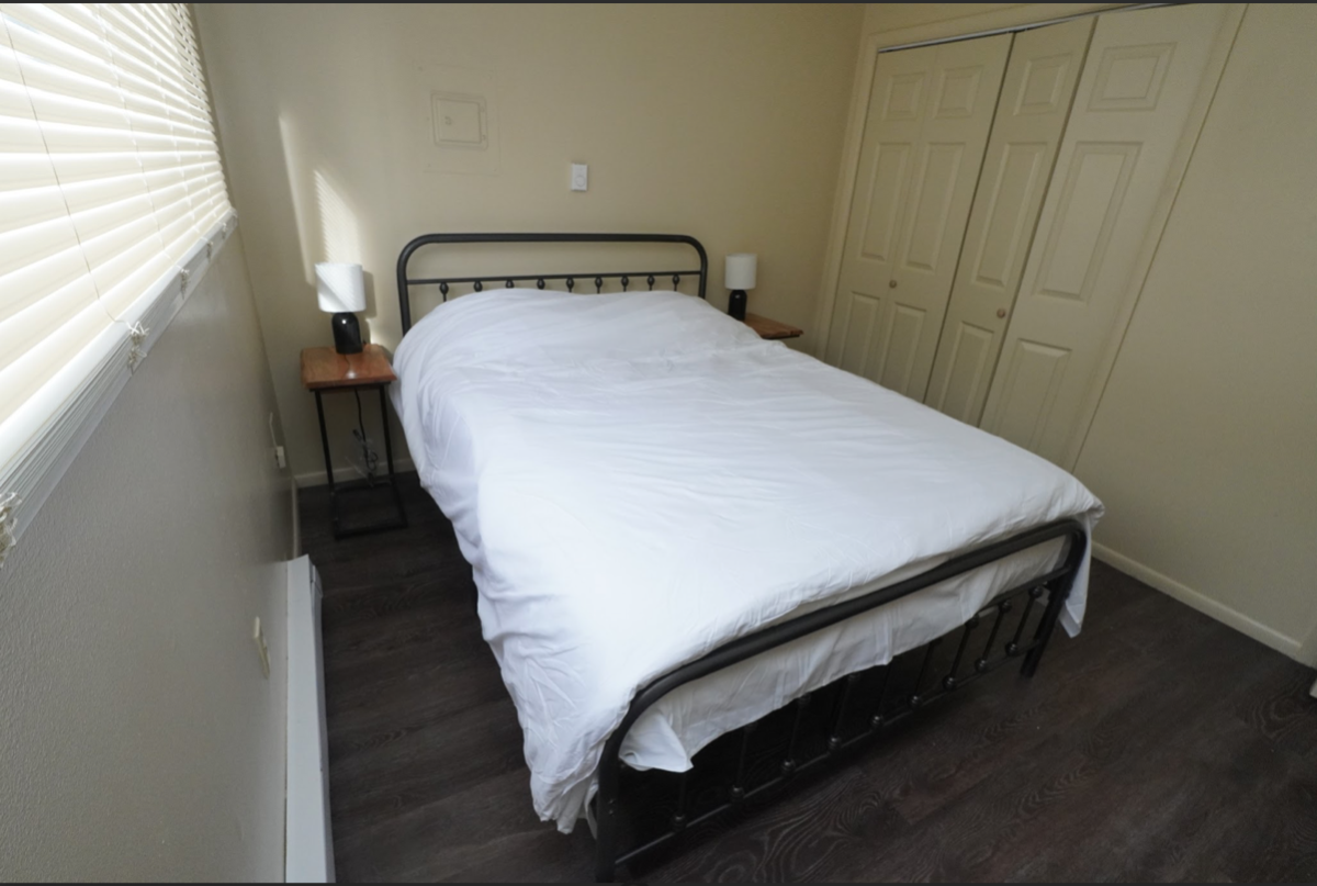Spacious Two Bedroom Furnished Apartment - Photo 4