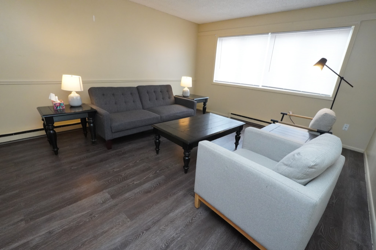 Spacious Two Bedroom Furnished Apartment - Photo 5