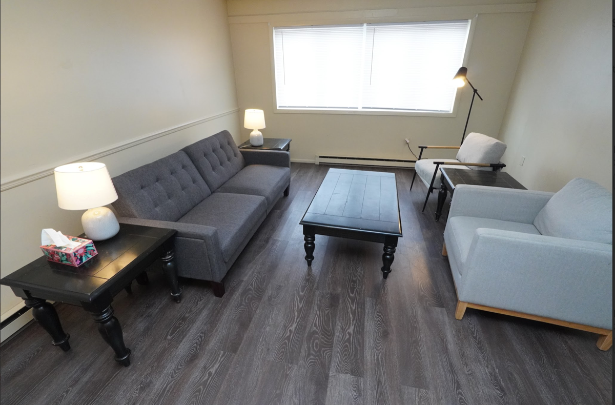 Spacious Two Bedroom Furnished Apartment - Photo 6