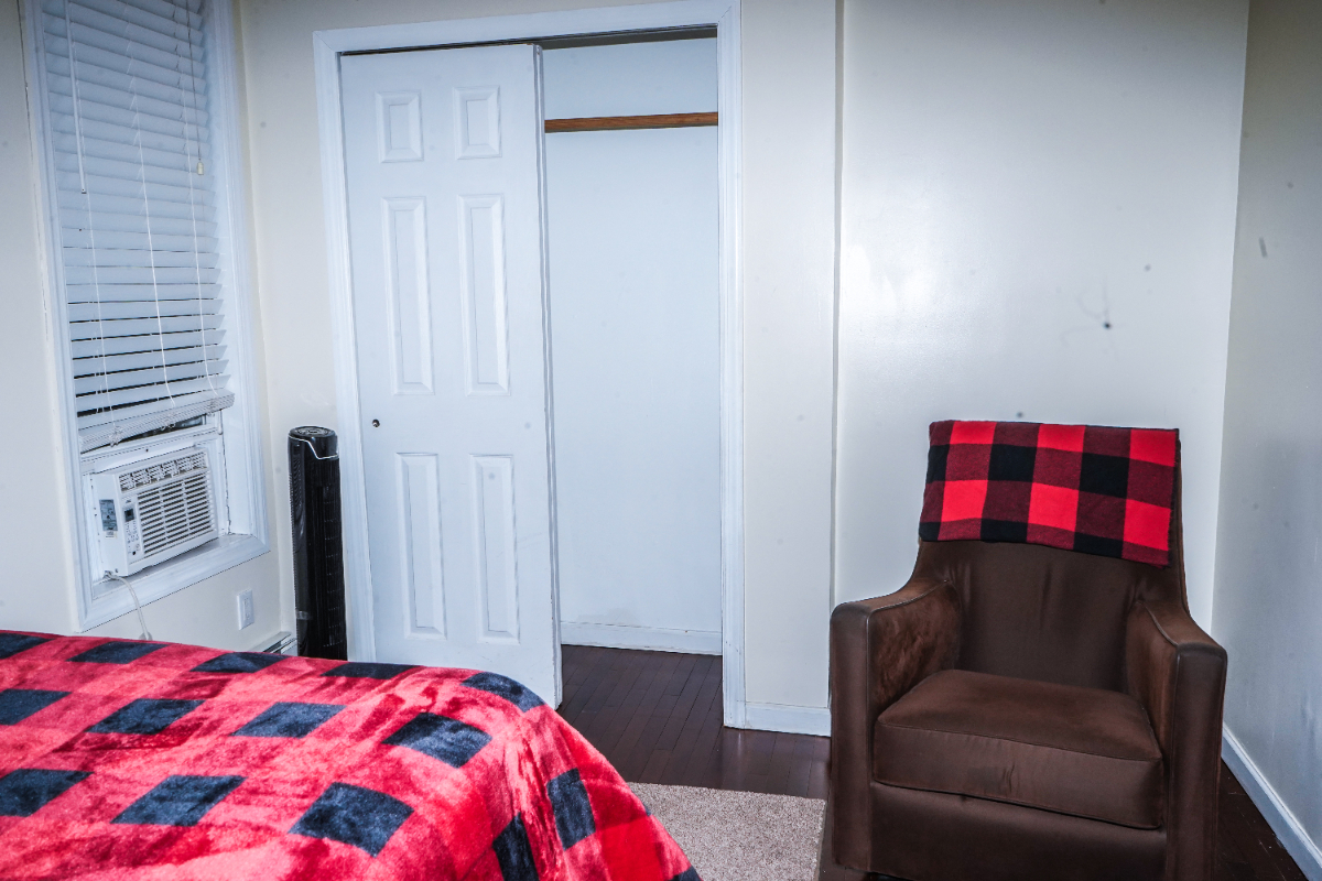 Cozy Room in an Apartment - Photo 5