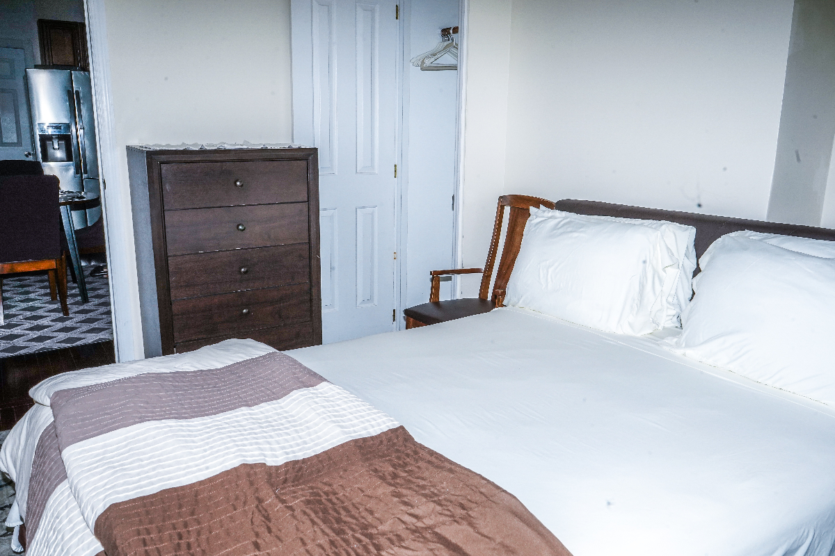 Cozy Room in an Apartment - Photo 2