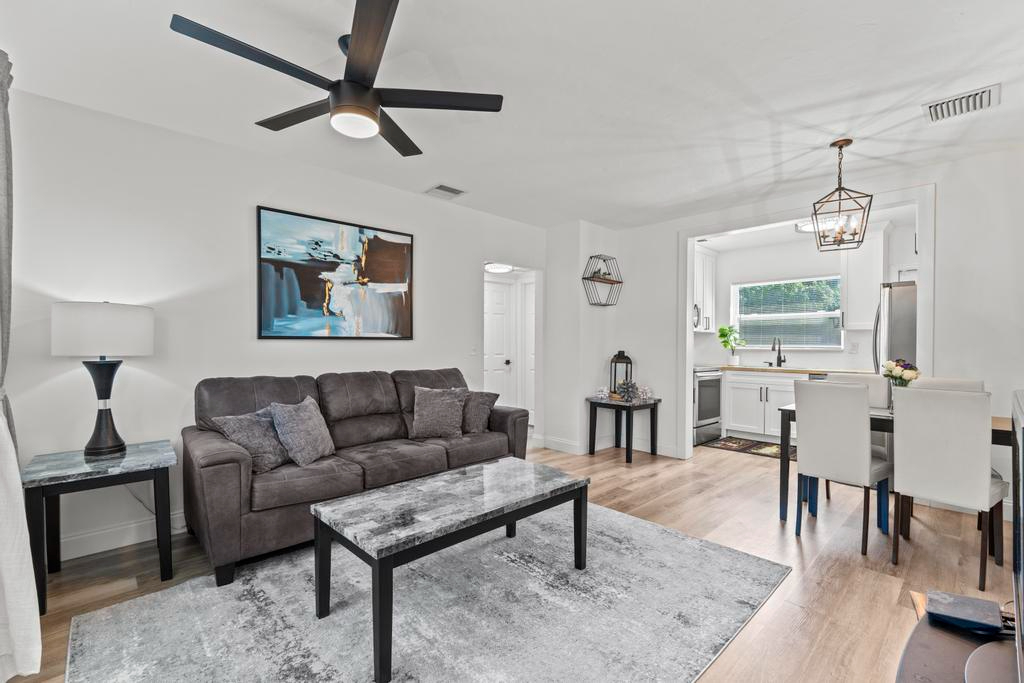 Trendy 3/2 With Great Central Location
