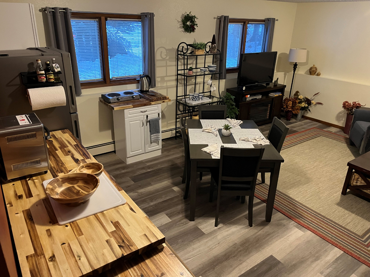 Comfy studio style apartment recently updated inside residential home - Photo 1