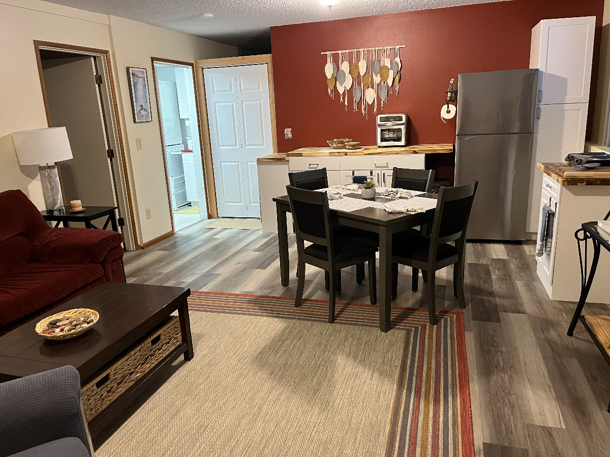 Comfy studio style apartment recently updated inside residential home - Photo 4