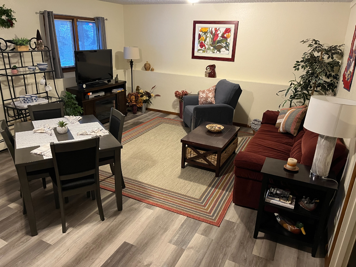 Comfy studio style apartment recently updated inside residential home - Photo 2