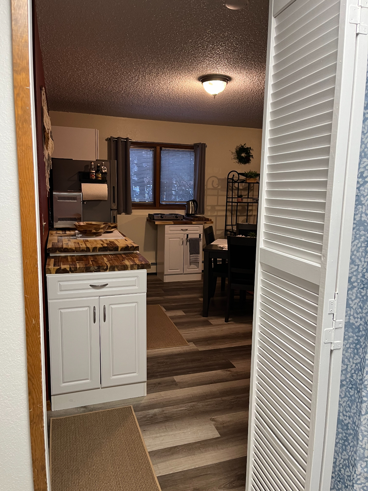 Comfy studio style apartment recently updated inside residential home - Photo 7