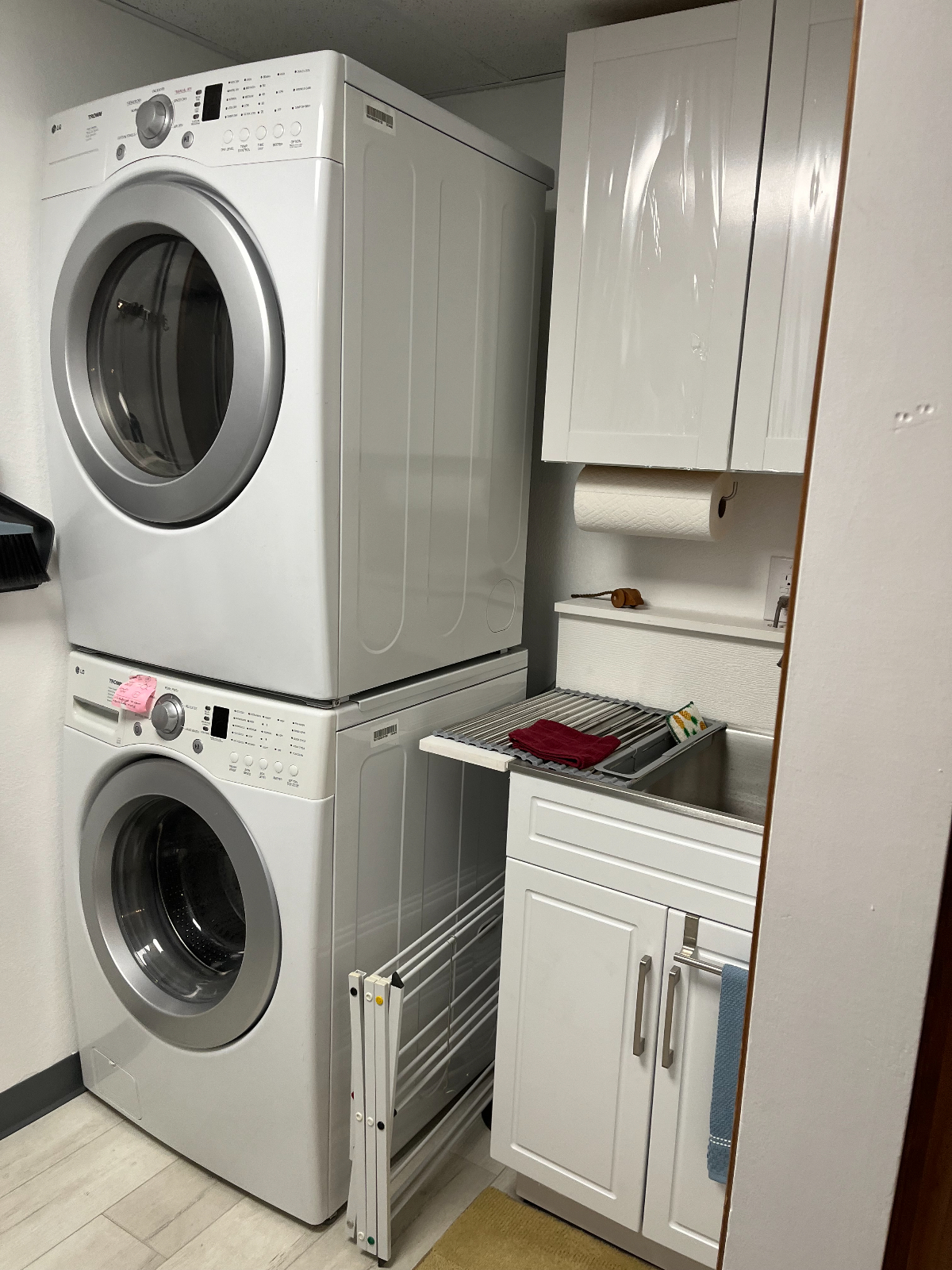 Comfy studio style apartment recently updated inside residential home - Photo 8