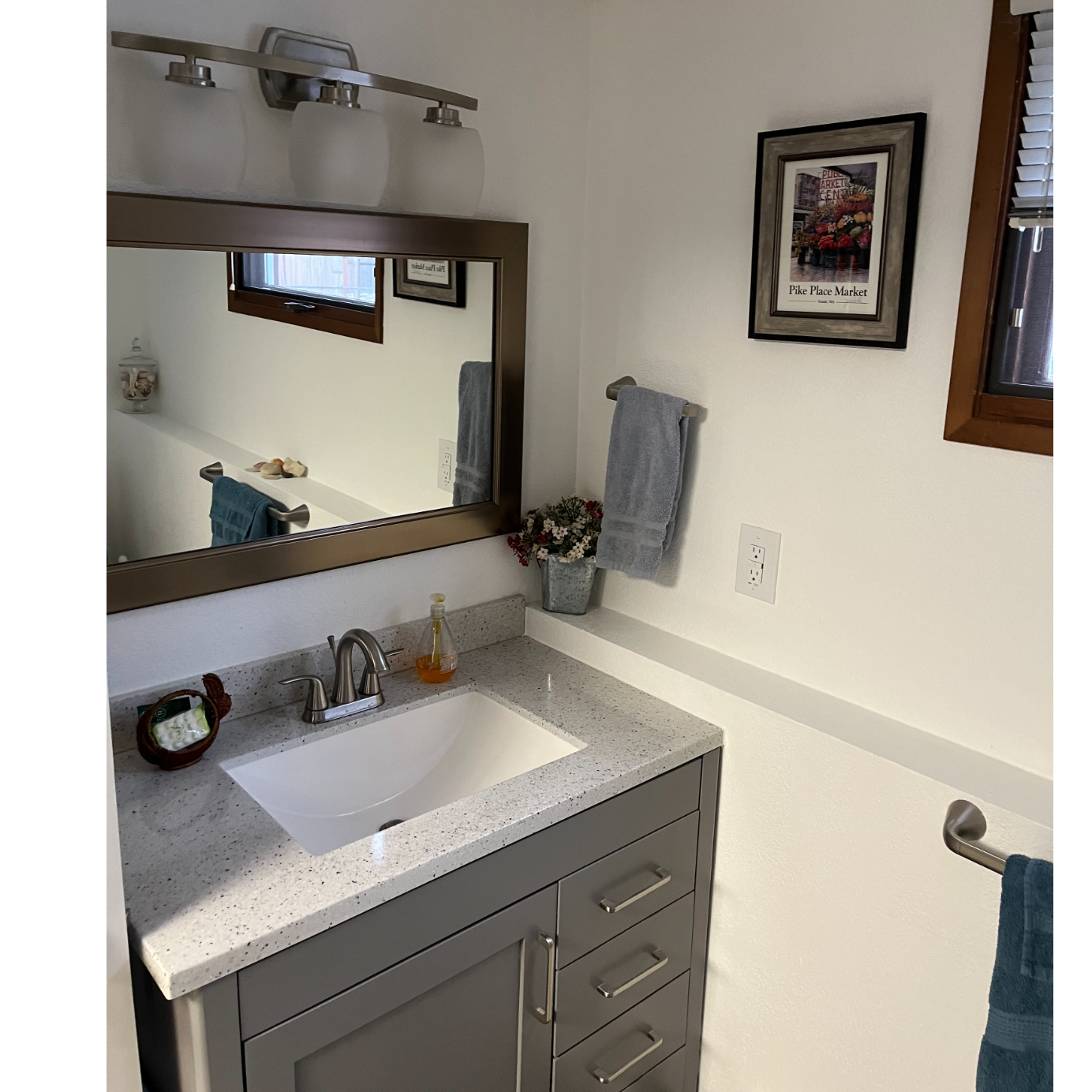 Comfy studio style apartment recently updated inside residential home - Photo 11