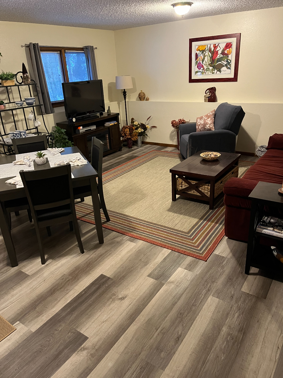 Comfy studio style apartment recently updated inside residential home - Photo 3