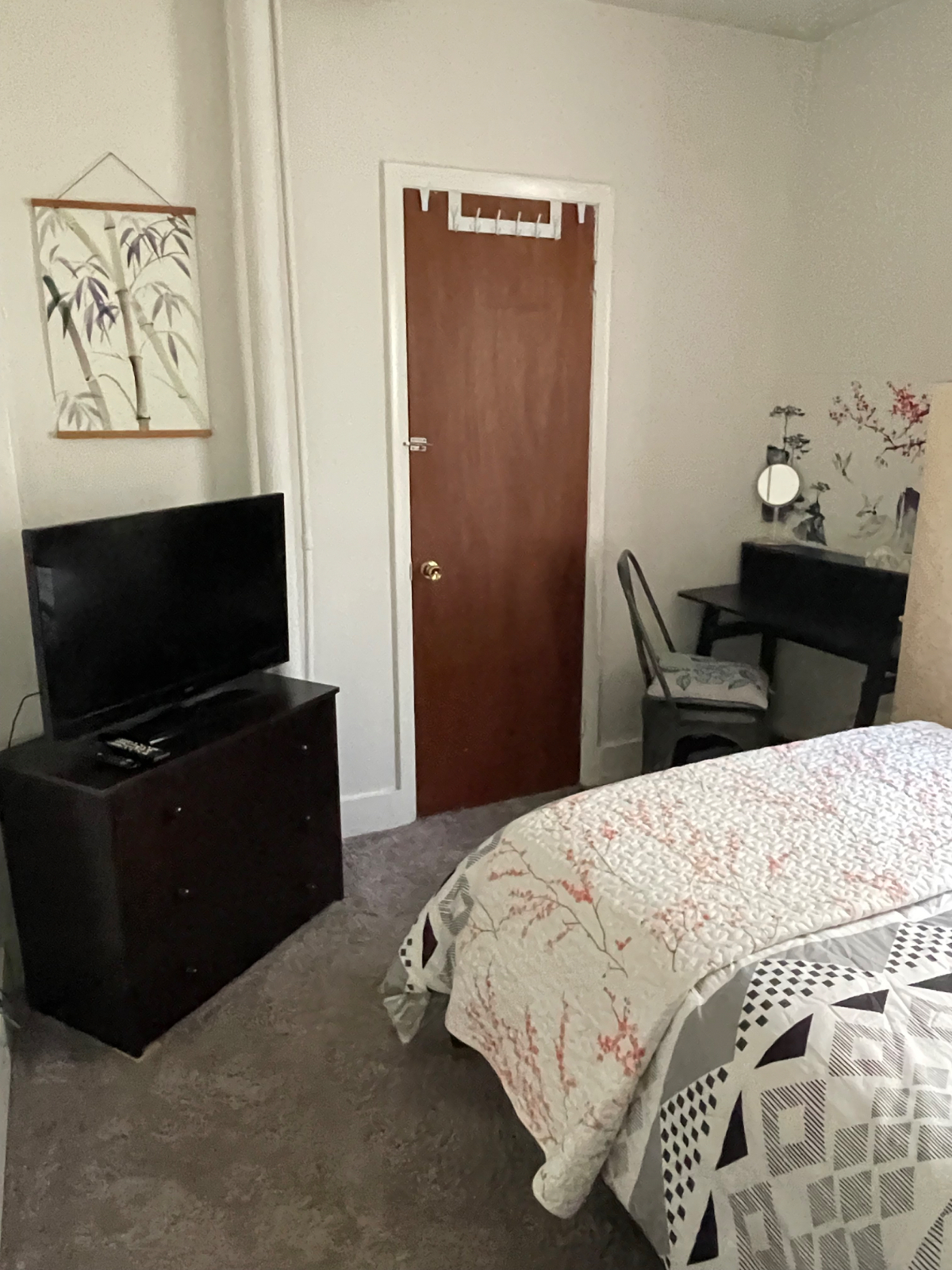 3 Bedrooms or Entire Unit - Central VT Newly Renovated Apartment - Photo 10