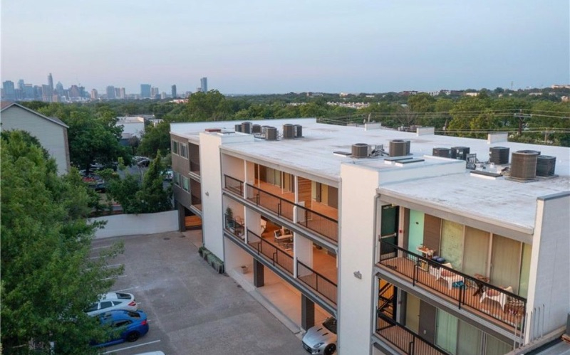 Modern S 1st 1BR Condo | 5 Minutes to Downtown - Photo 10