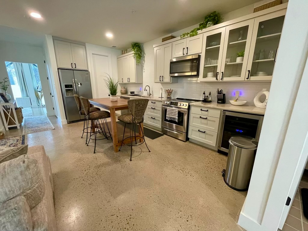 Modern S 1st 1BR Condo | 5 Minutes to Downtown - Photo 3