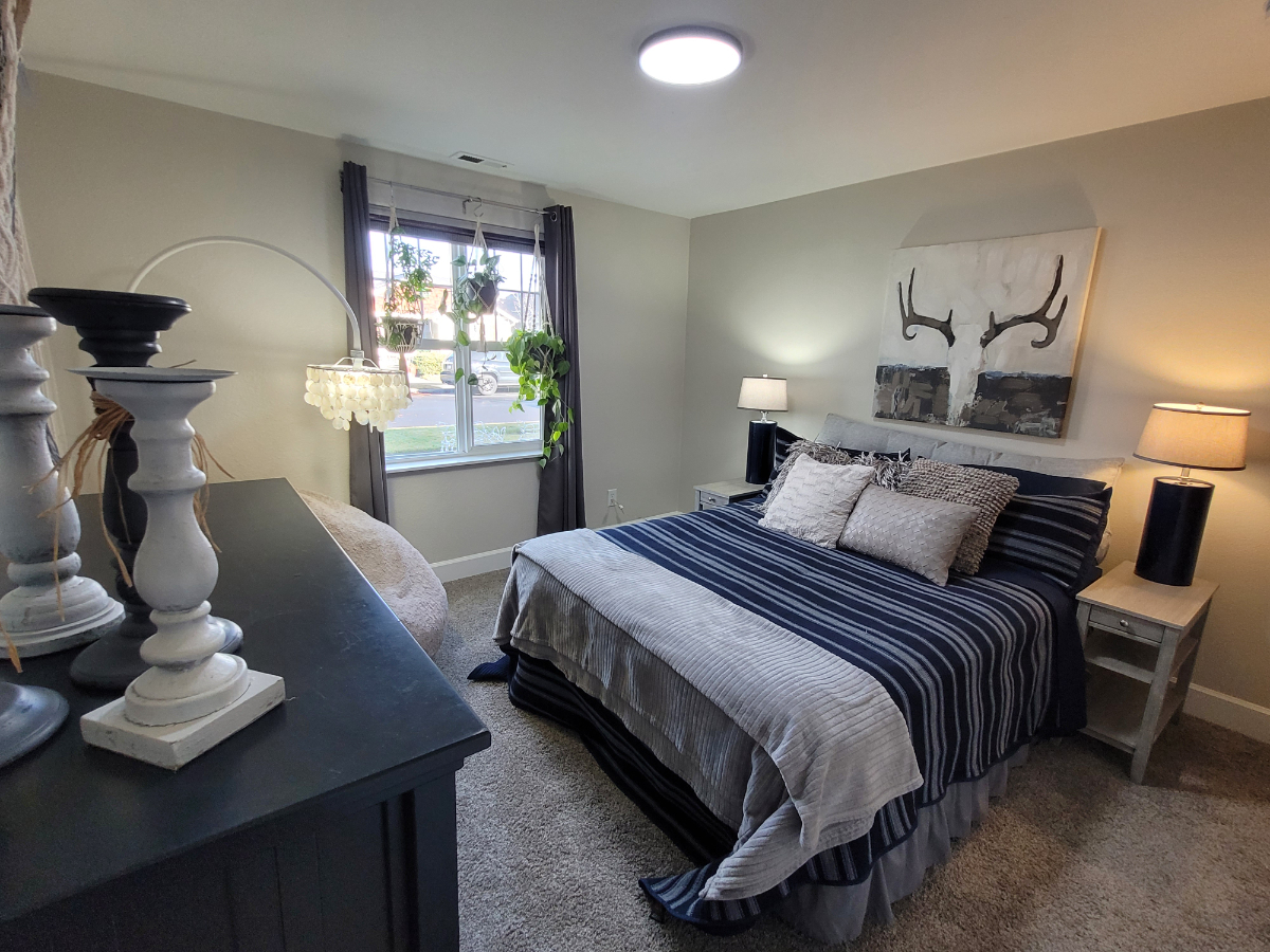 Experience Warmth and Comfort in a Stunning Remodeled Room in Bend-Oregon - Photo 1