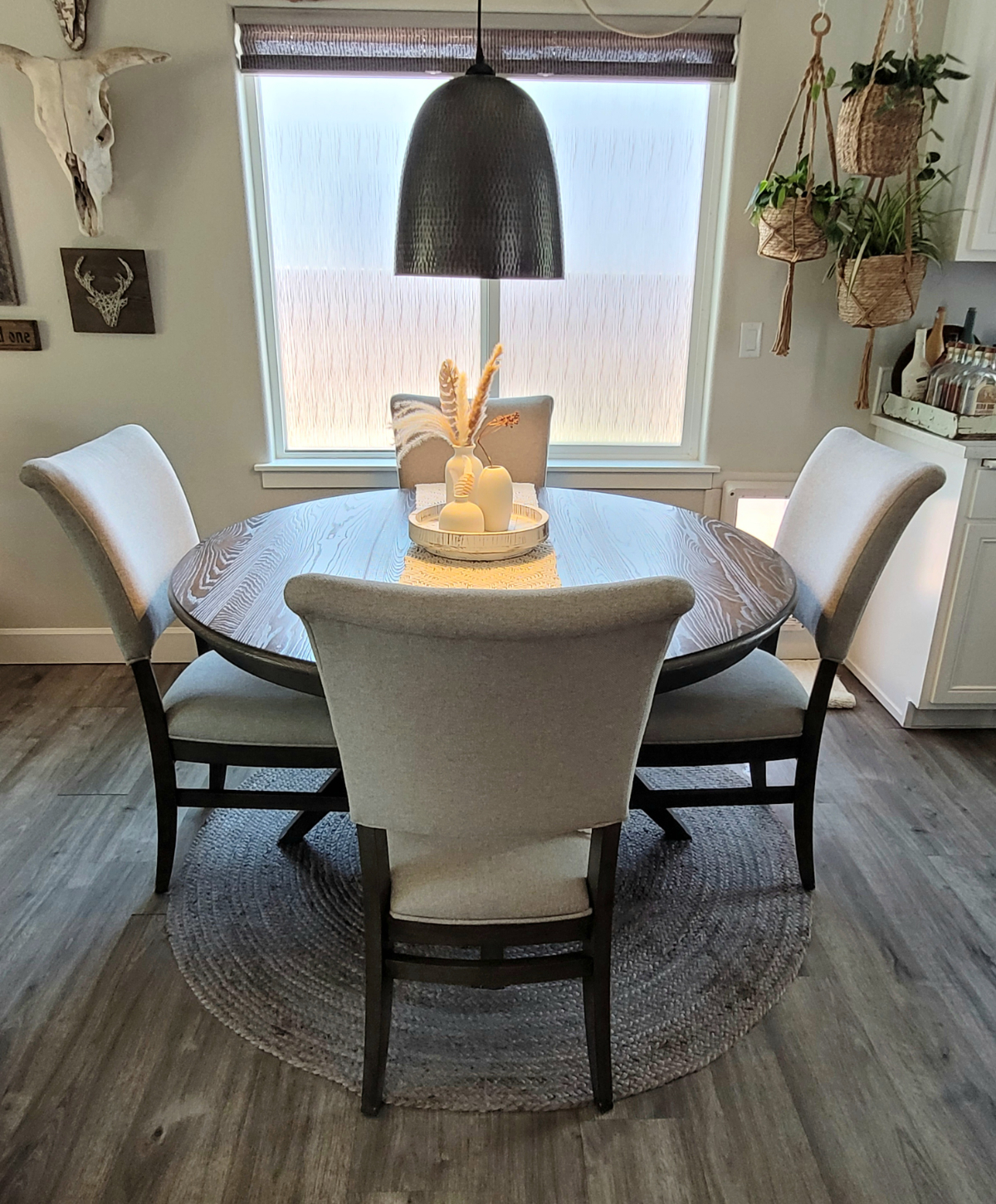 Experience Warmth and Comfort in a Stunning Remodeled Room in Bend-Oregon - Photo 5