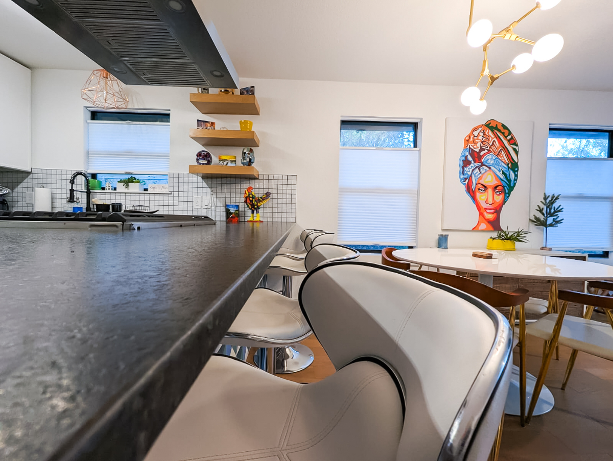 Super Cute and Fully renovated 2 bedroom Home - Photo 5