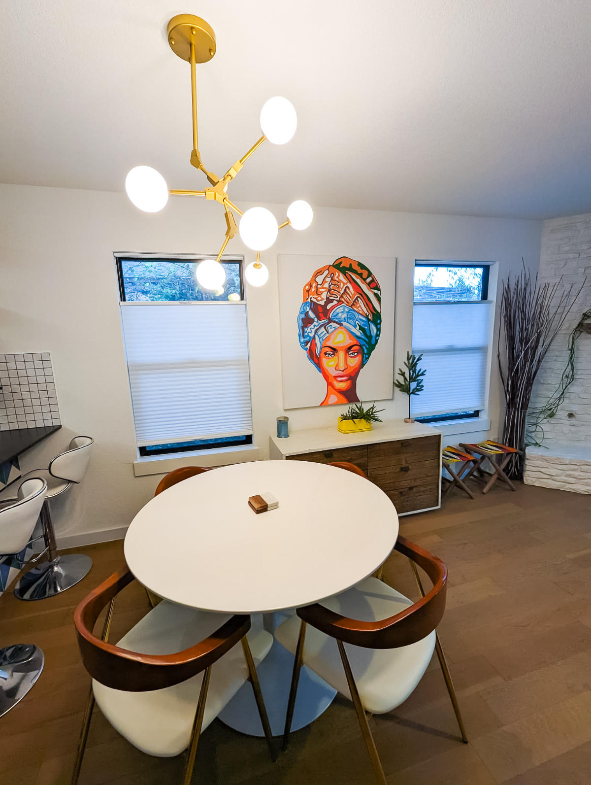 Super Cute and Fully renovated 2 bedroom Home - Photo 4