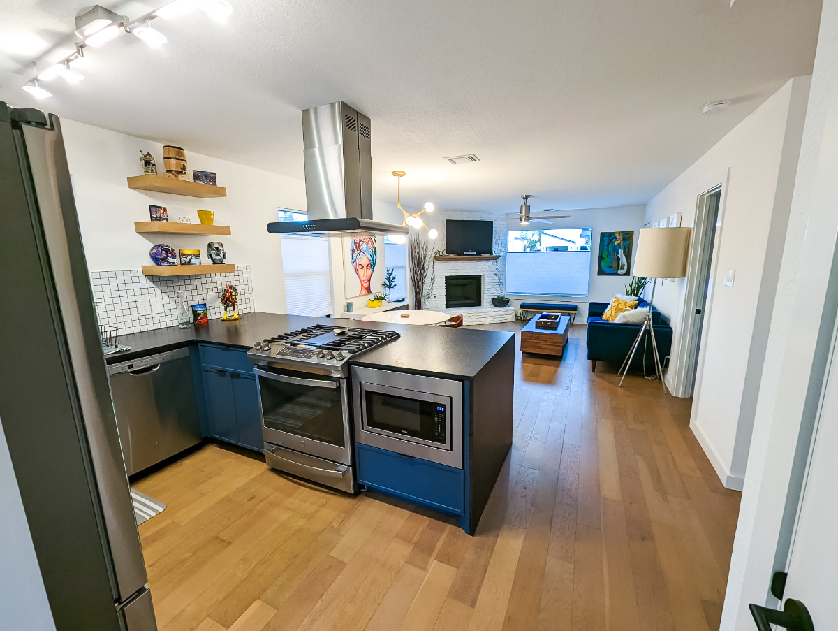 Super Cute and Fully renovated 2 bedroom Home - Photo 11