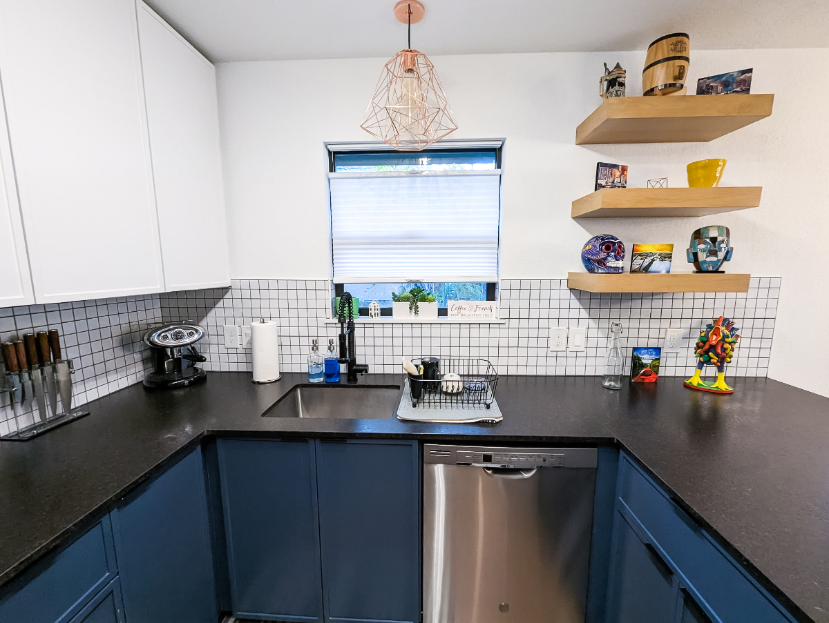 Super Cute and Fully renovated 2 bedroom Home - Photo 6