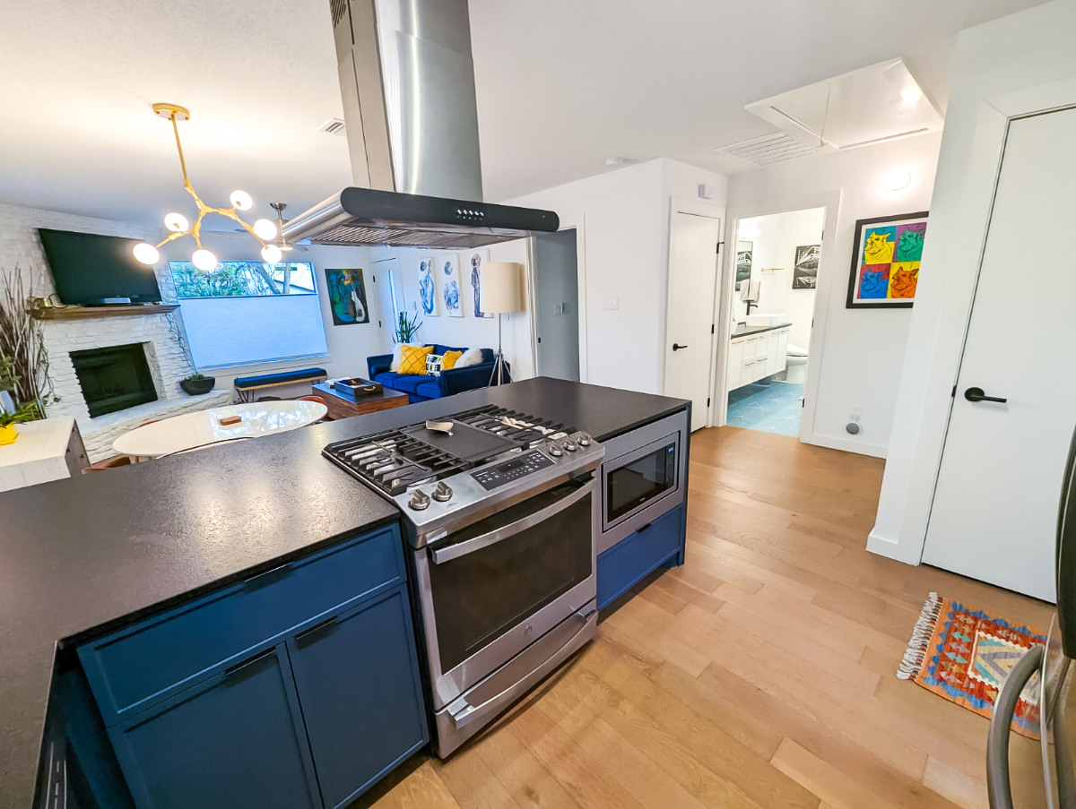 Super Cute and Fully renovated 2 bedroom Home - Photo 10