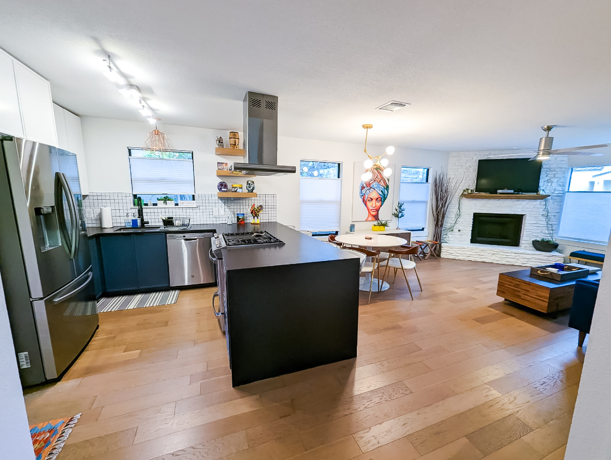 Super Cute and Fully renovated 2 bedroom Home - Photo 8
