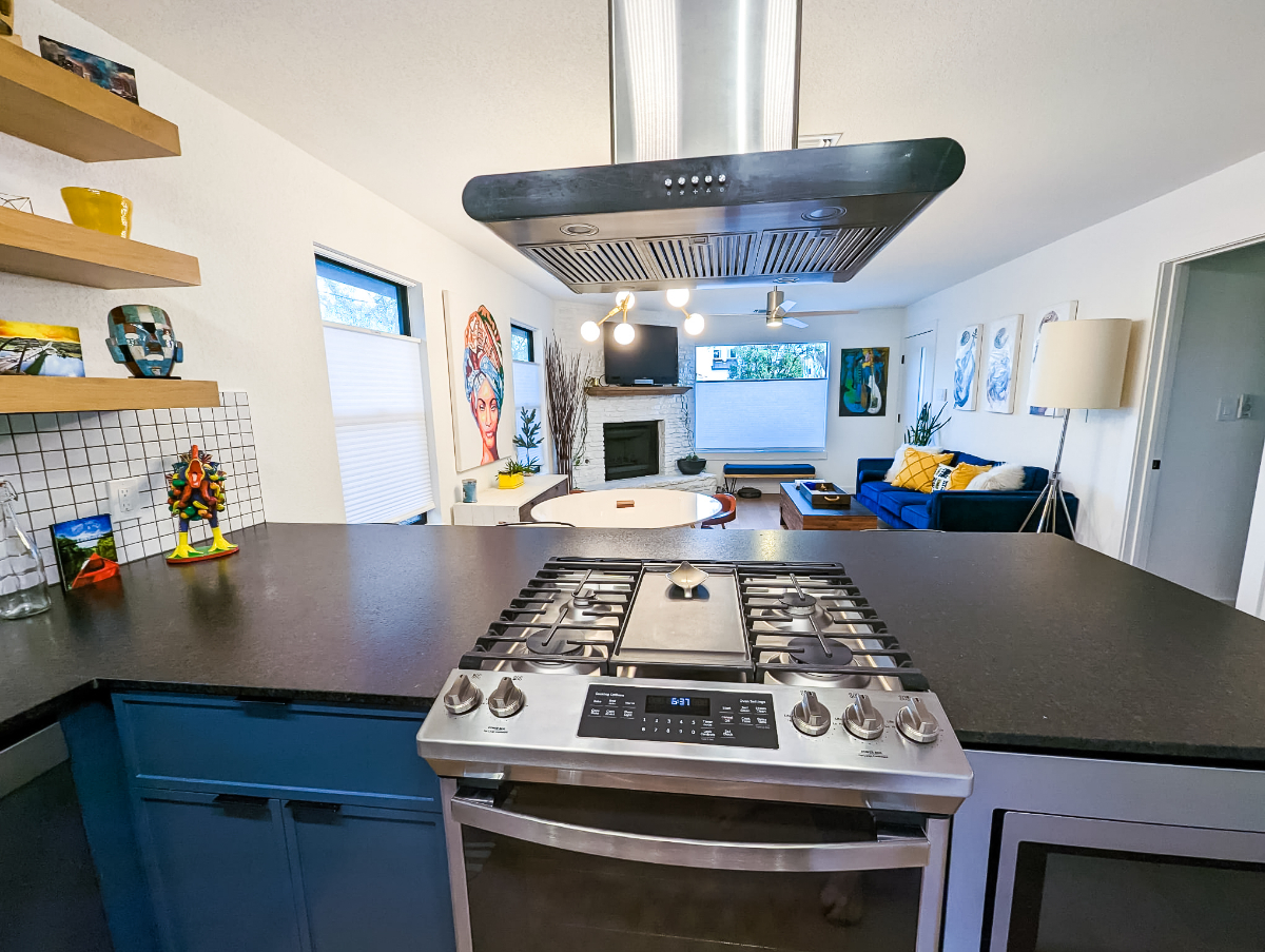 Super Cute and Fully renovated 2 bedroom Home - Photo 9