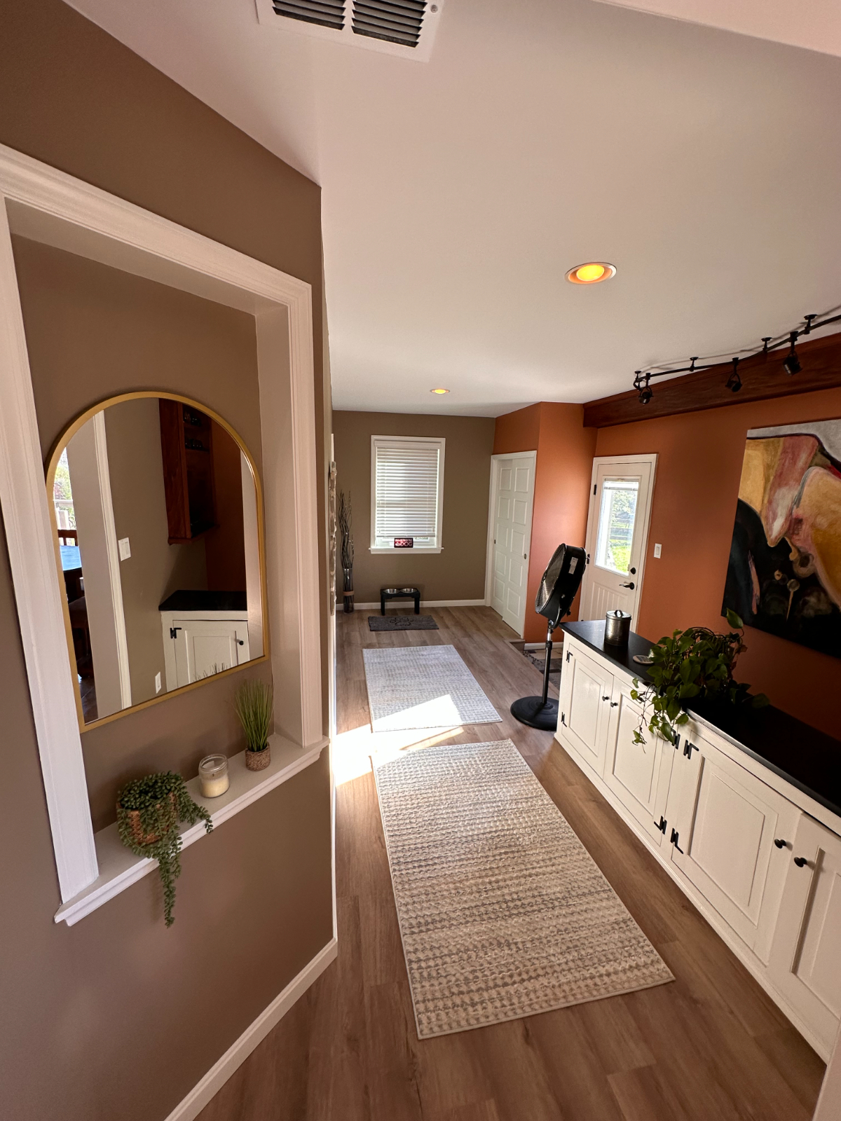 Beautiful and Quiet Home in Milford with Bedroom Suite, Laundry/Office, Hardwood Floors, Vintage Sty - Photo 7