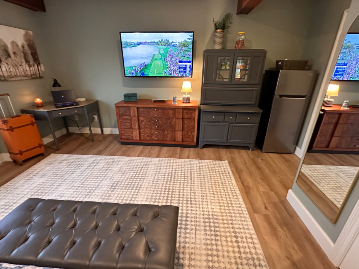 Beautiful and Quiet Home in Milford with Bedroom Suite, Laundry/Office, Hardwood Floors, Vintage Sty - Photo 4