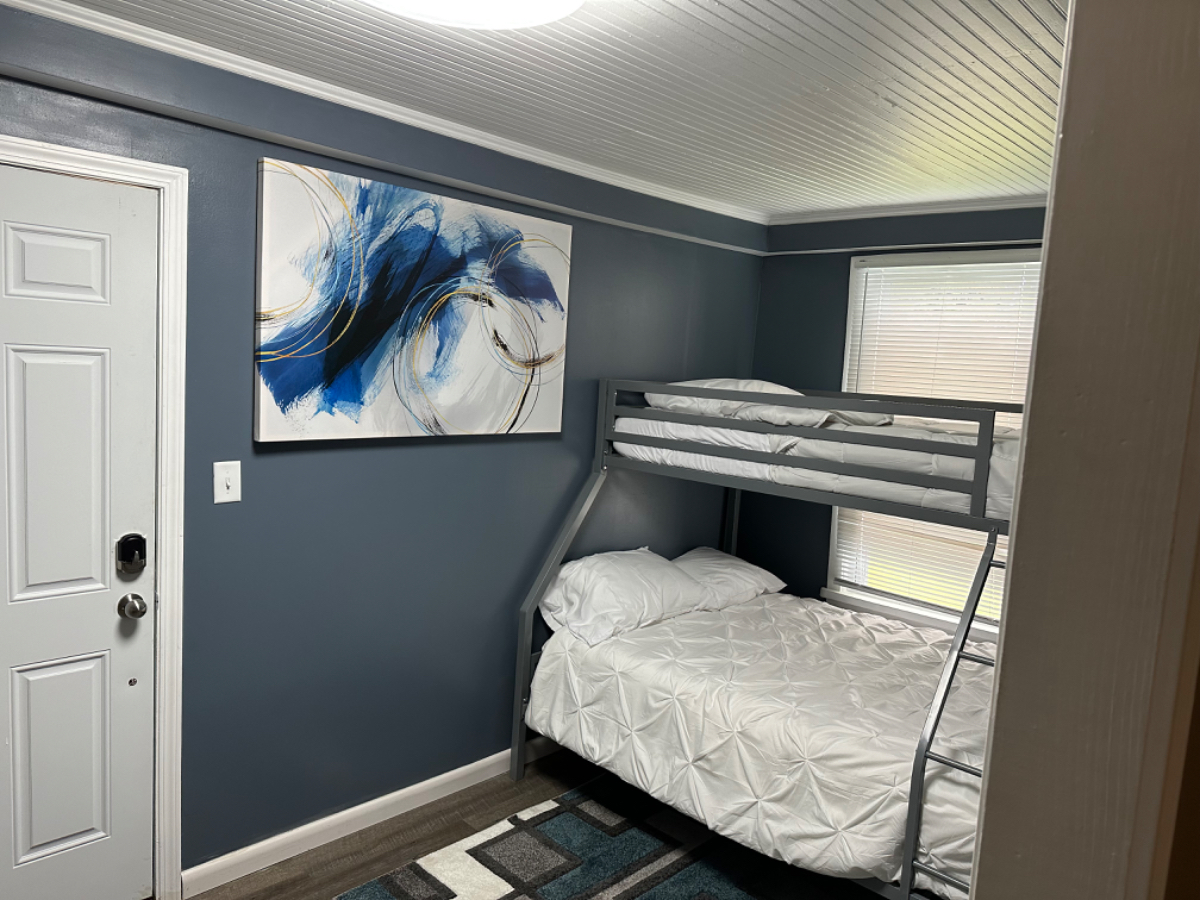 Modern styled home away from home - Photo 8