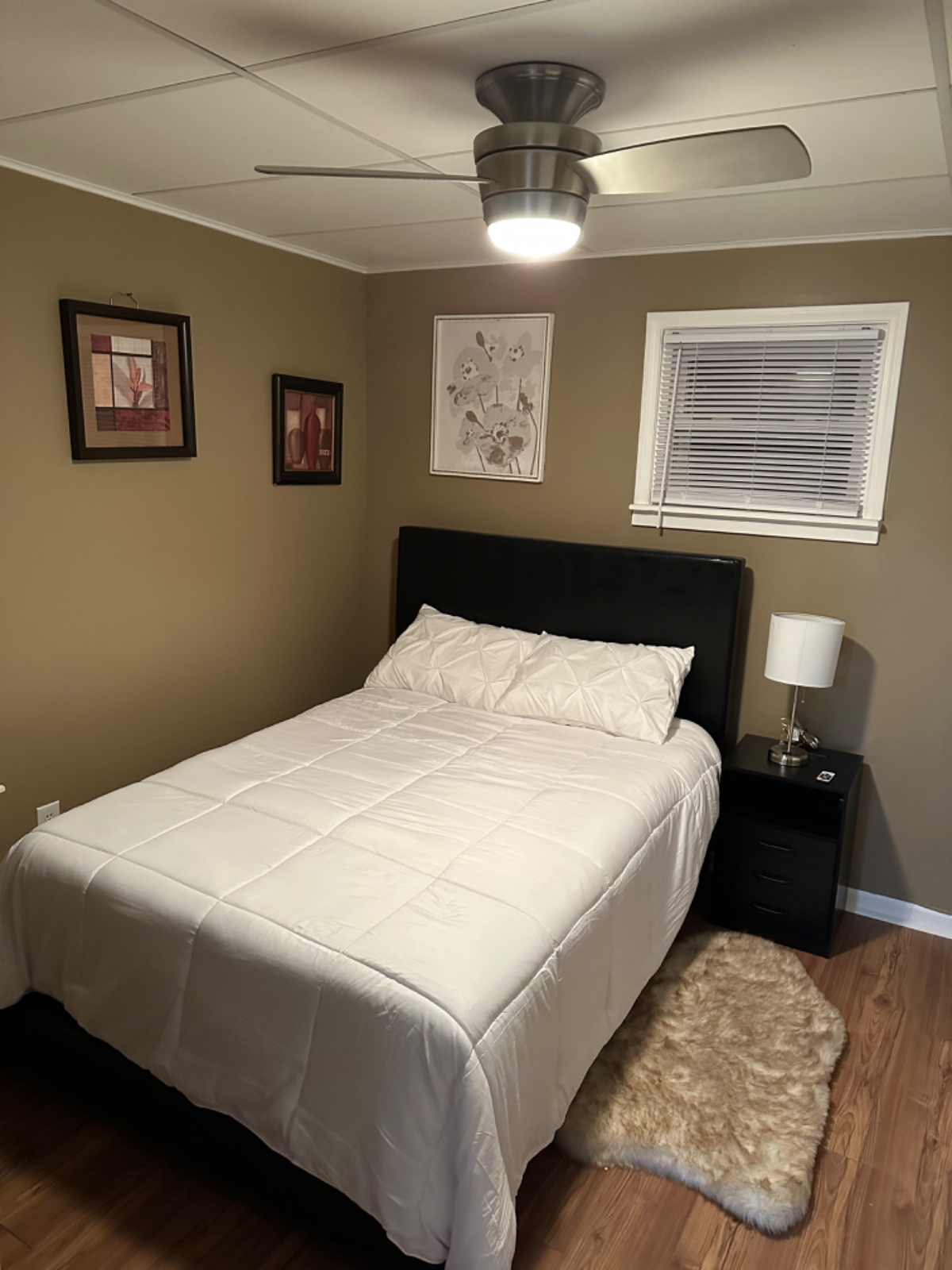 Modern styled home away from home - Photo 11
